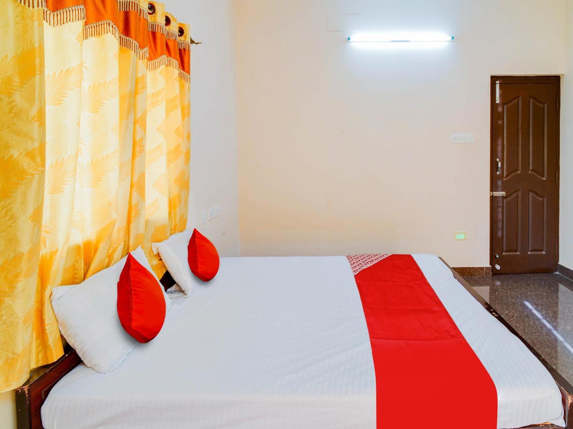 Oyo Flagship Happy Hotel 3*