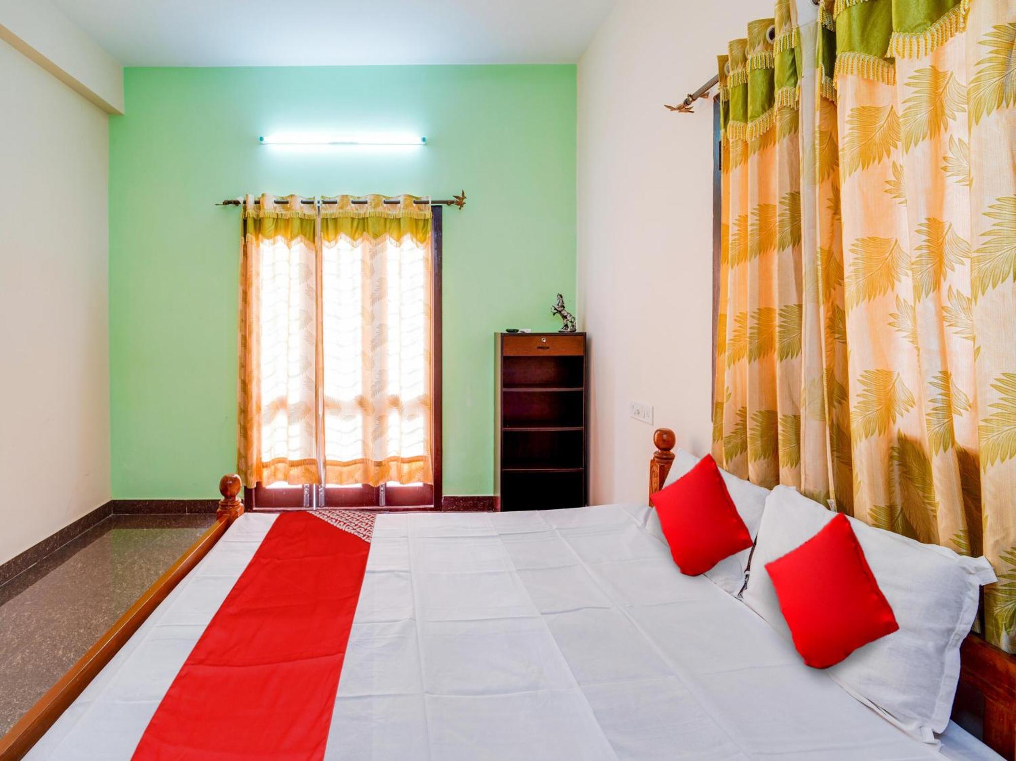 Oyo Flagship Happy Hotel 3*